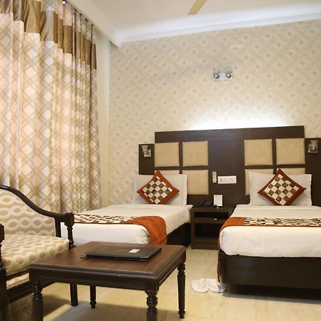 Hotel Amar Inn- Lajpat Nagar Central Market Ню Делхи Екстериор снимка