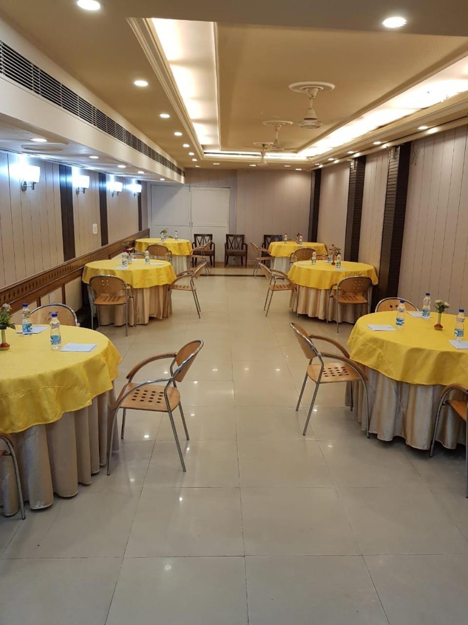 Hotel Amar Inn- Lajpat Nagar Central Market Ню Делхи Екстериор снимка