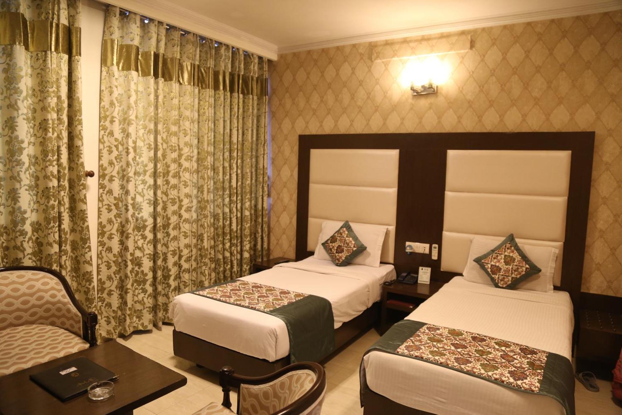 Hotel Amar Inn- Lajpat Nagar Central Market Ню Делхи Екстериор снимка