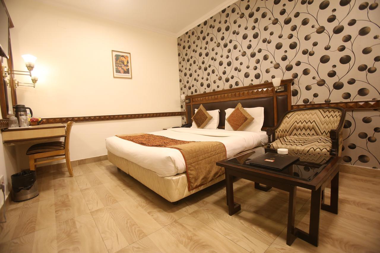 Hotel Amar Inn- Lajpat Nagar Central Market Ню Делхи Екстериор снимка