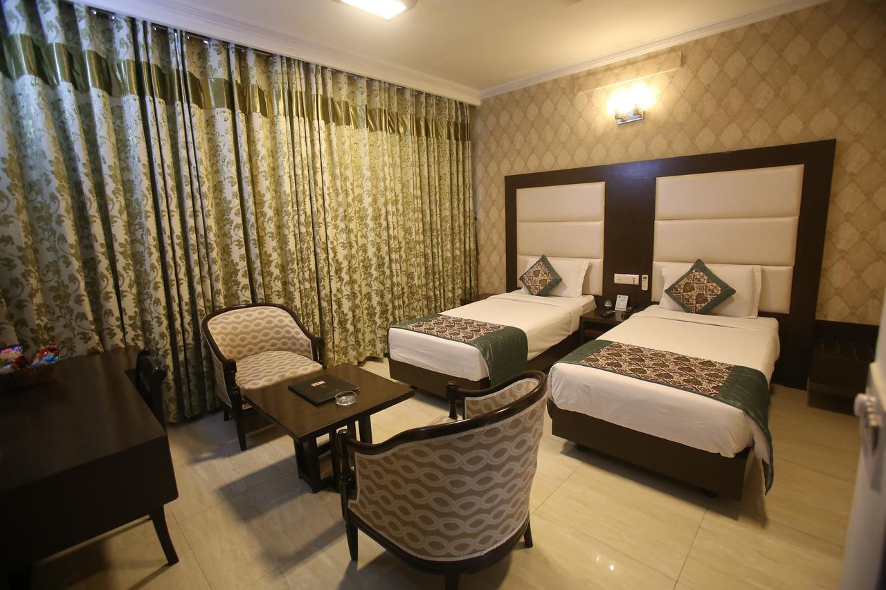 Hotel Amar Inn- Lajpat Nagar Central Market Ню Делхи Екстериор снимка