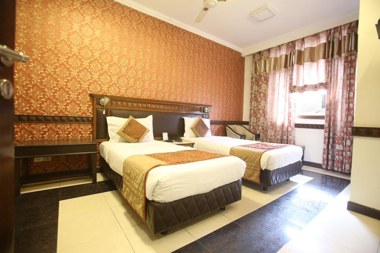Hotel Amar Inn- Lajpat Nagar Central Market Ню Делхи Екстериор снимка