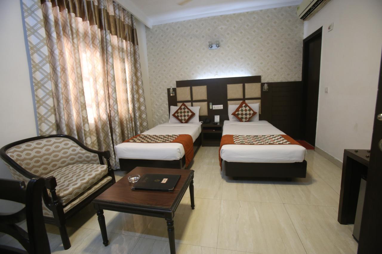 Hotel Amar Inn- Lajpat Nagar Central Market Ню Делхи Екстериор снимка