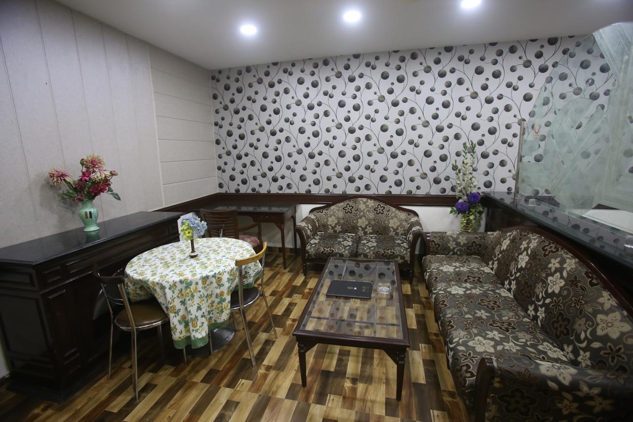 Hotel Amar Inn- Lajpat Nagar Central Market Ню Делхи Екстериор снимка