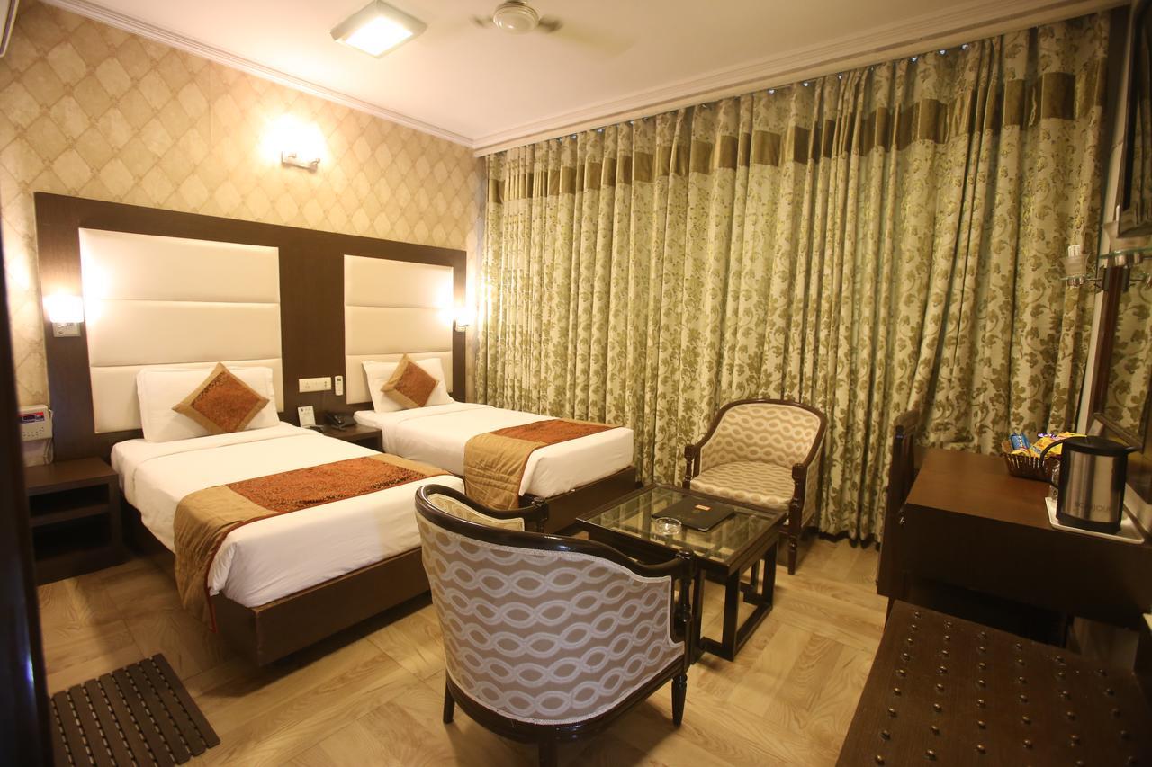 Hotel Amar Inn- Lajpat Nagar Central Market Ню Делхи Екстериор снимка