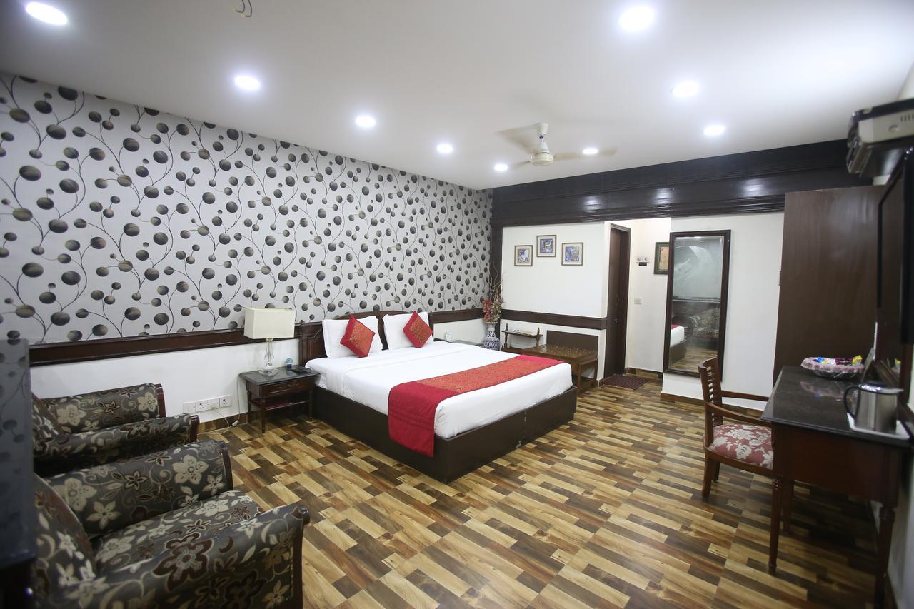 Hotel Amar Inn- Lajpat Nagar Central Market Ню Делхи Екстериор снимка