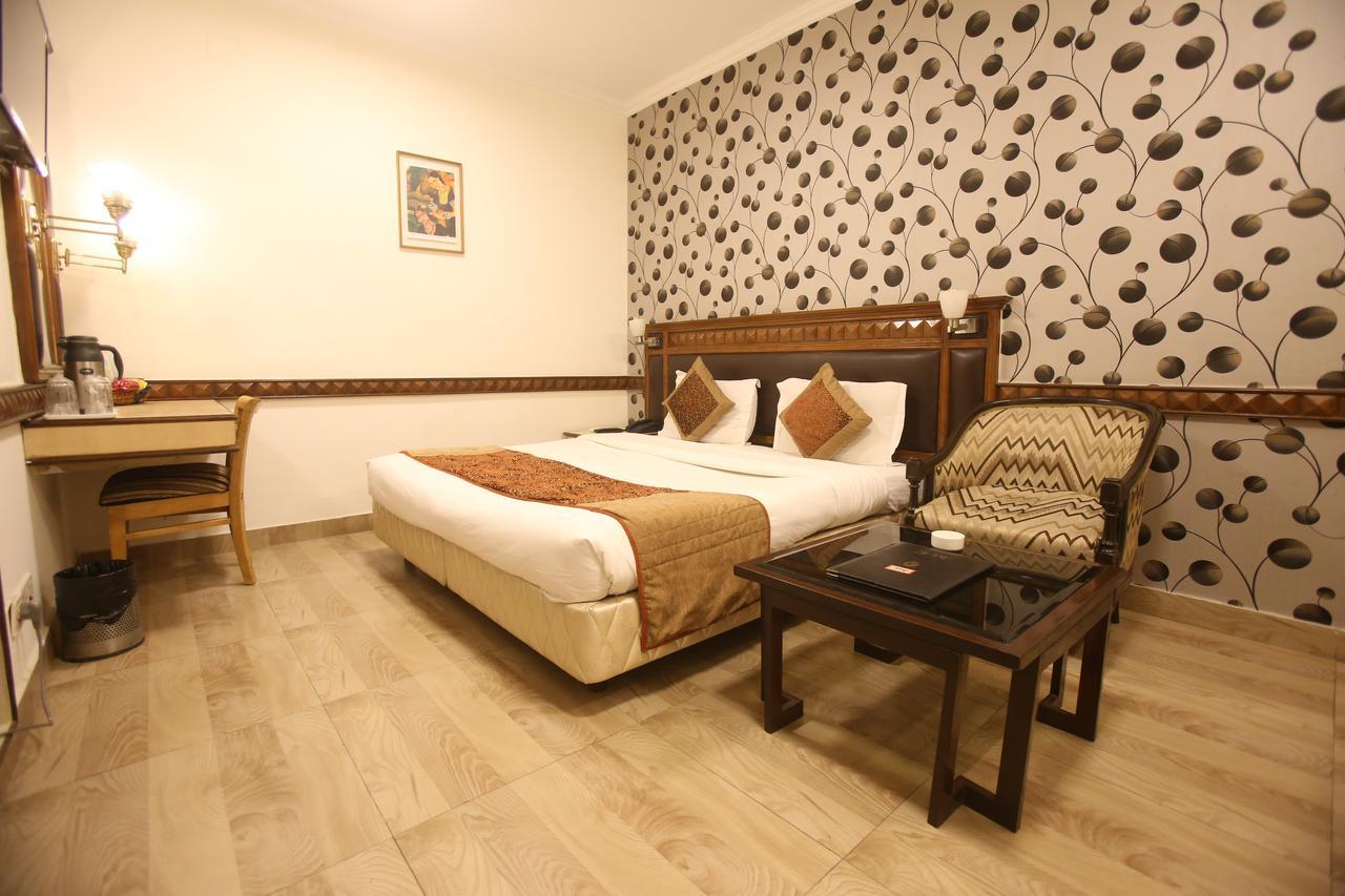 Hotel Amar Inn- Lajpat Nagar Central Market Ню Делхи Екстериор снимка