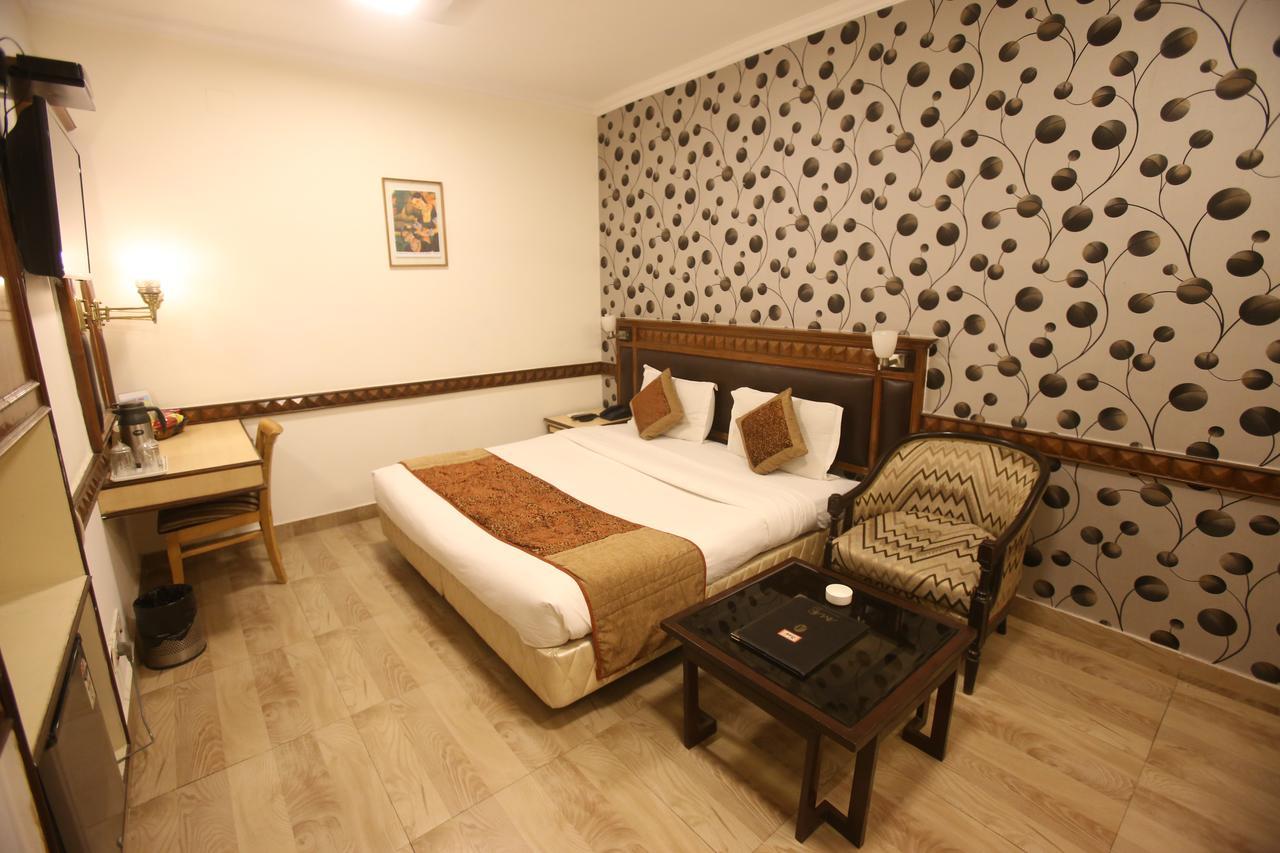 Hotel Amar Inn- Lajpat Nagar Central Market Ню Делхи Екстериор снимка