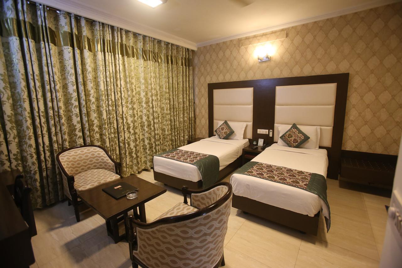 Hotel Amar Inn- Lajpat Nagar Central Market Ню Делхи Екстериор снимка