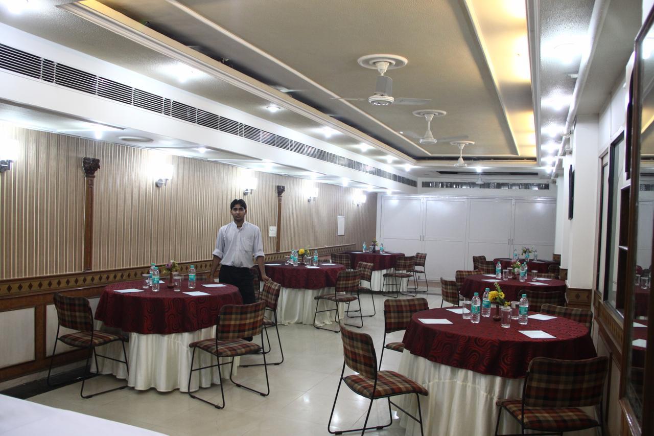 Hotel Amar Inn- Lajpat Nagar Central Market Ню Делхи Екстериор снимка