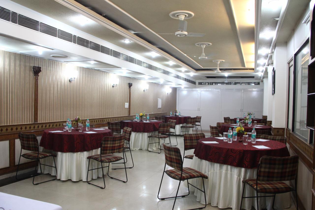 Hotel Amar Inn- Lajpat Nagar Central Market Ню Делхи Екстериор снимка